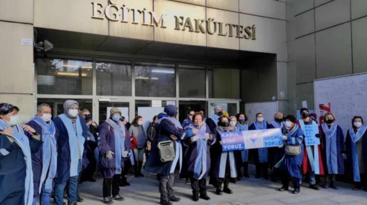 Boğaziçi Üniversitesi akademisyenleri: "Seçilmiş dekanlar görevlerine iade edilsin"