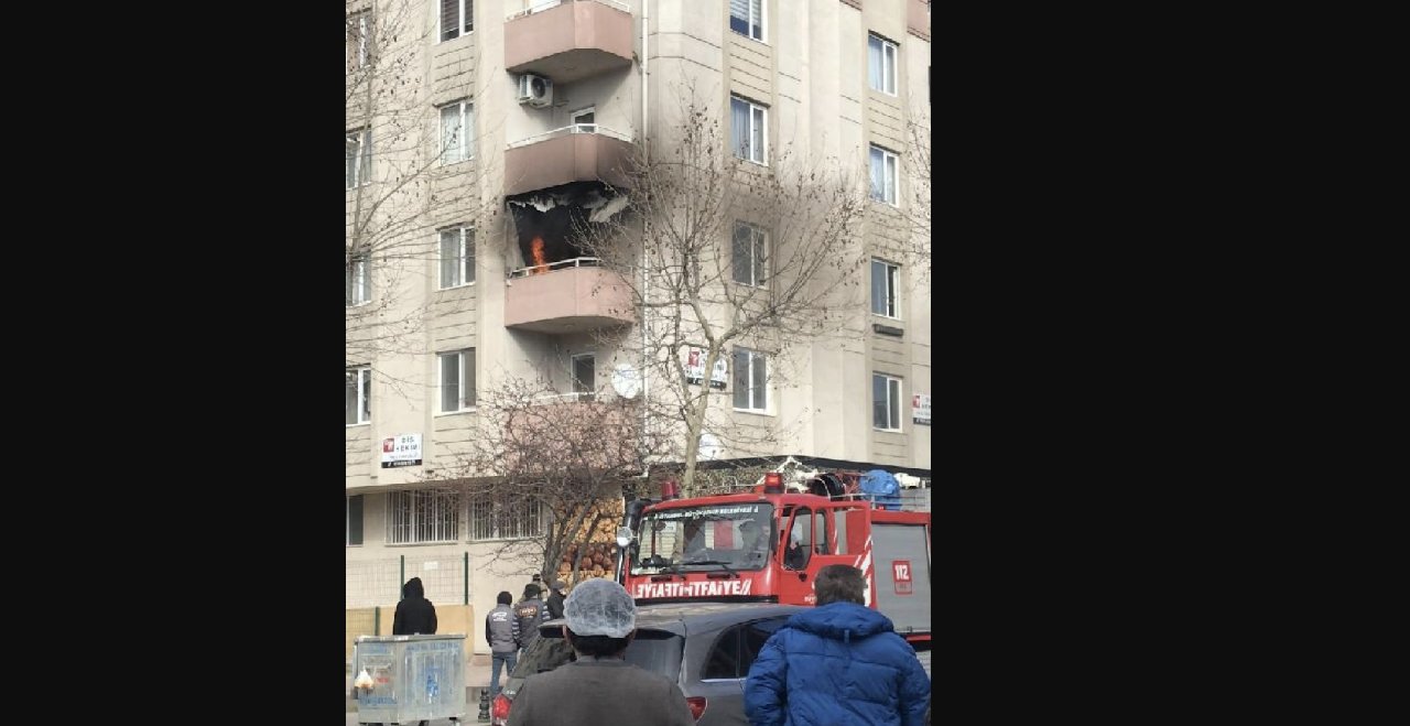 İstanbul'da 8 katlı binada yangın çıktı, yangın merdiveni kapısının kilitli olduğu öne sürüldü