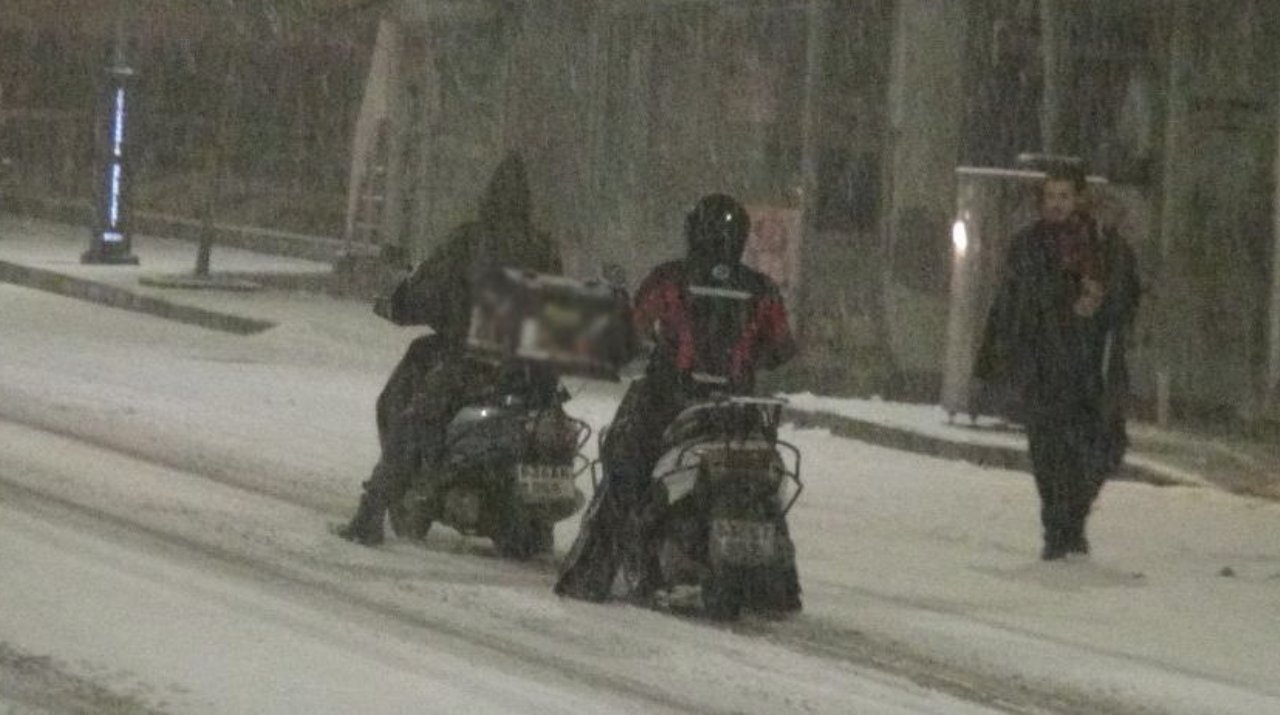 İstanbul'da motosiklet, scooter kullanımı ve motokuryelik kar yağışı nedeniyle yasaklandı