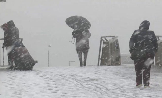 İstanbul Valisi: Kar yağışı artacak, kamu kurum ve kuruluşlarında mesai 15.30'da bitecek