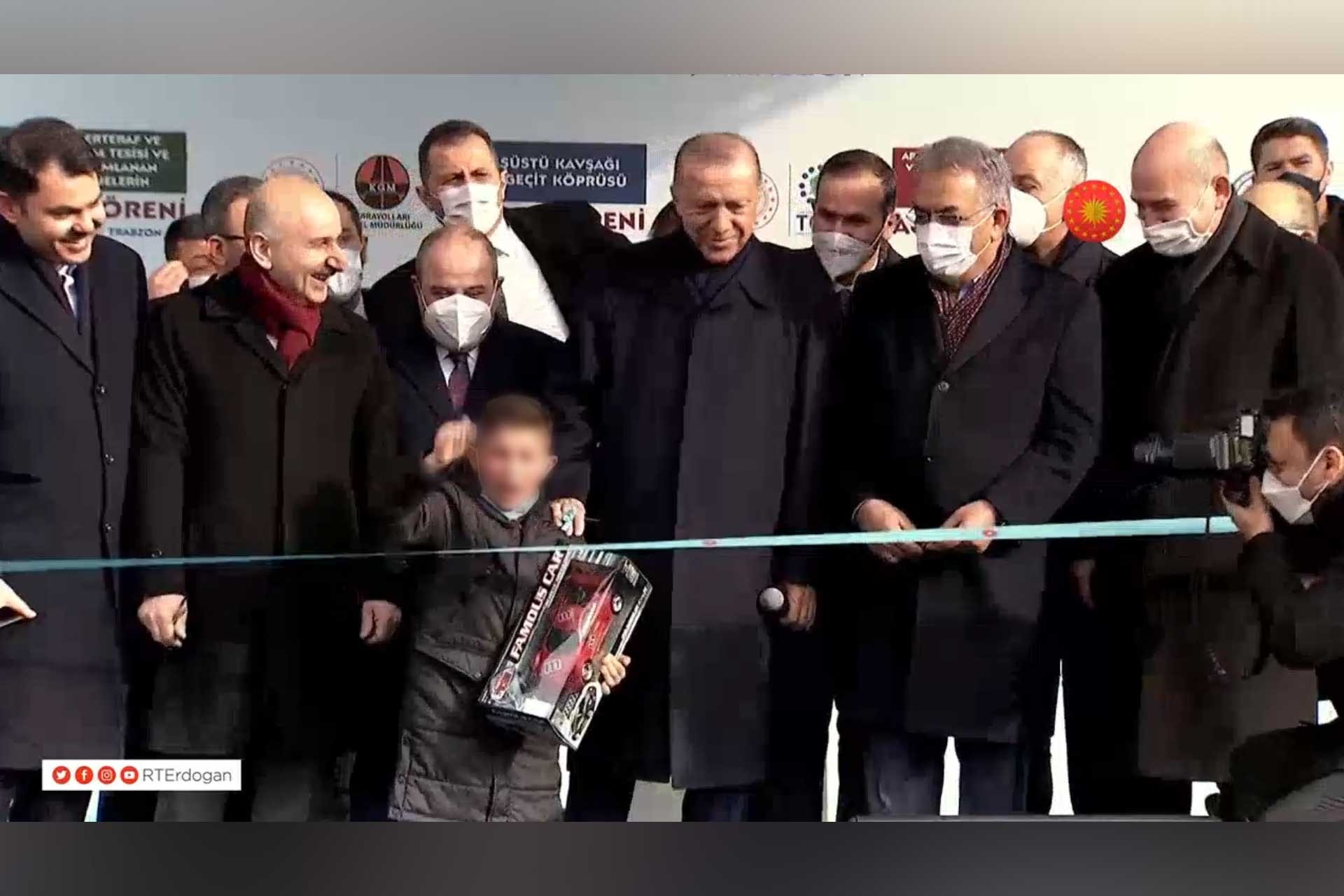 Özgür Özel: Kılıçdaroğlu'na hakaret ettirilen çocuğun Süleyman Soylu'yla fotoğrafı var