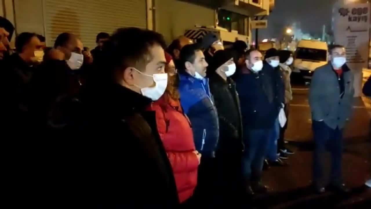 Vardiya durduran Alpin Çorap işçileri kazandı: Tüm işçilere 2500 lira zam