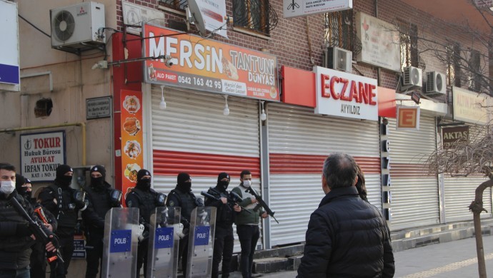 İHD Diyarbakır Şubesi'ne polis baskını
