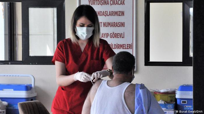 Zorunlu aşı: Türkiye'de mümkün mü?