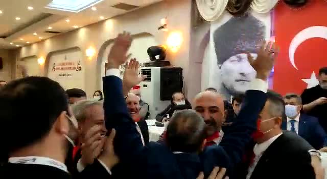 Enes Kara için “Bir velet öldü diye cemaatleri mi kapatacağız?” diyen Akdoğan, Eskişehir Elektrikçiler Odası Başkanı oldu