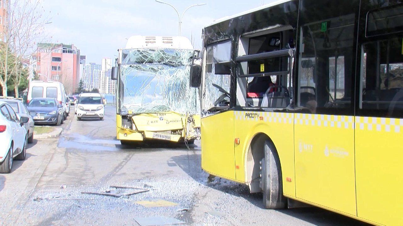 Başakşehir'de İETT otobüsleri kafa kafaya çarpıştı: 6 yaralı