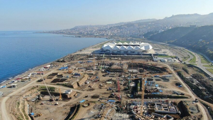 Trabzon'da stadın bulunduğu ve şehir hastanesi inşaatı yapılan dolgu alan çöküyor