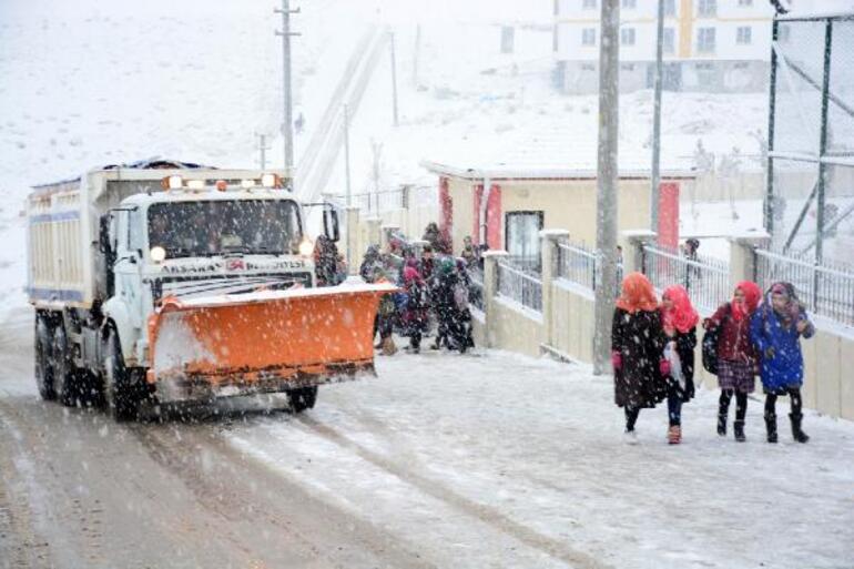 Yoğun kar yağışı nedeniyle 5 kentte eğitime 1 gün ara verildi