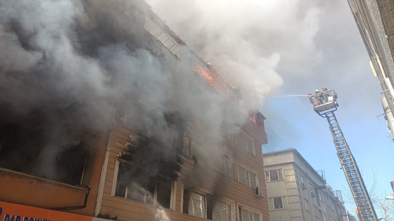Güngören'de tekstil fabrikasında yangın ve patlama