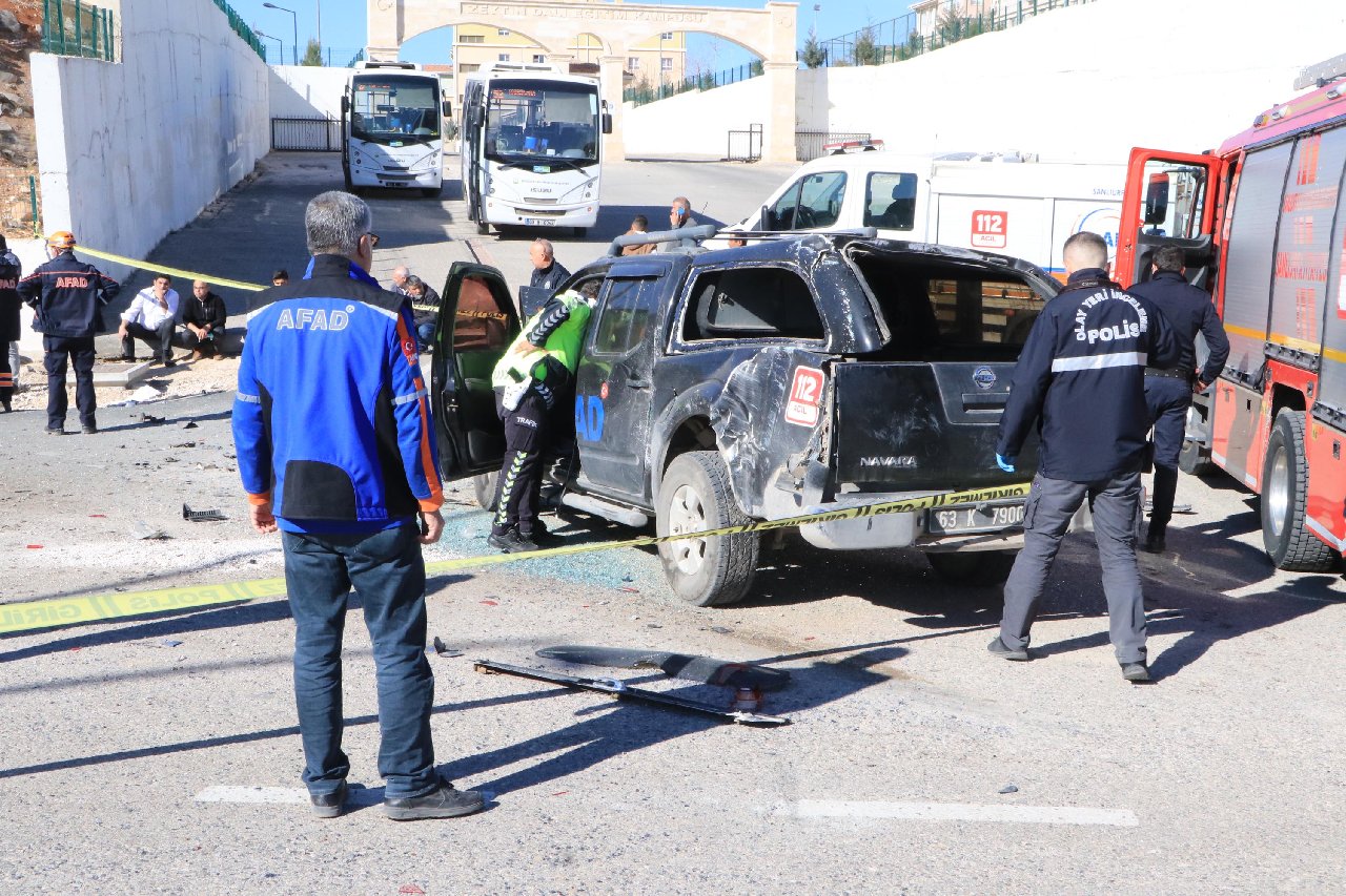 Halk otobüsü ile AFAD aracı çarpıştı: 1 ölü, 3 yaralı