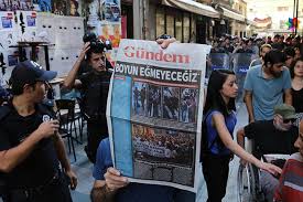 Özgür Gündem davasında gazete yöneticilerine hapis cezası