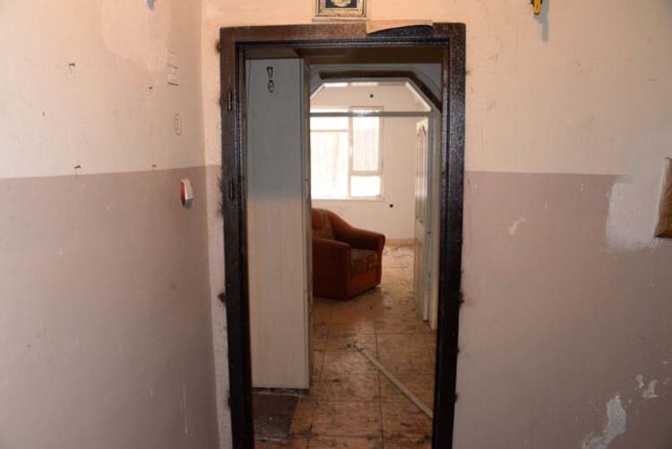 Hırsızlar girdikleri evde bir şey bulamayınca evin kapısını, kabloları, muslukları çaldılar