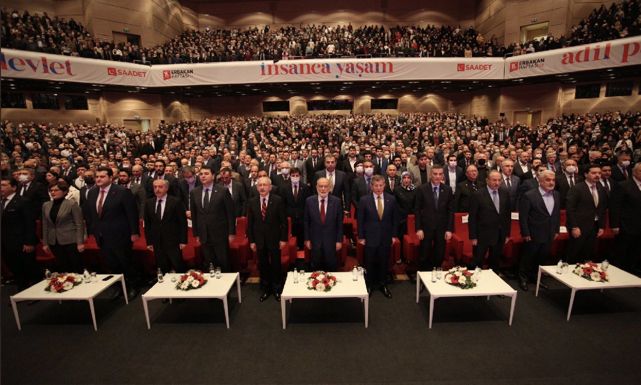 Necmettin Erbakan anmasında parti liderleri hangi mesajı verdi?