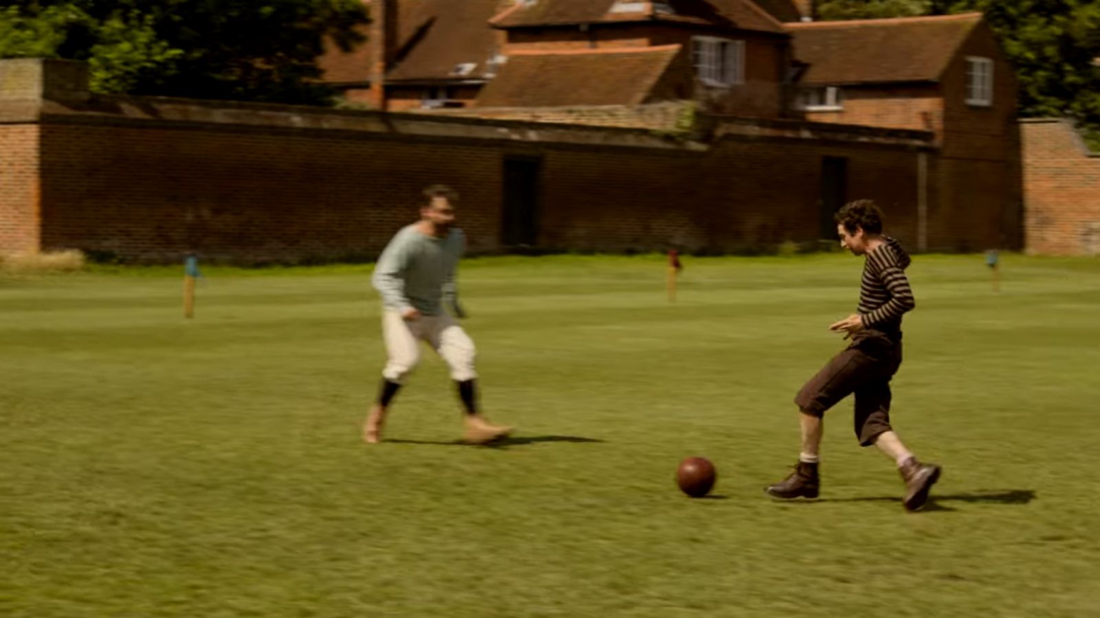 The English Game" dizisi eşliğinde futbolun doğuşu