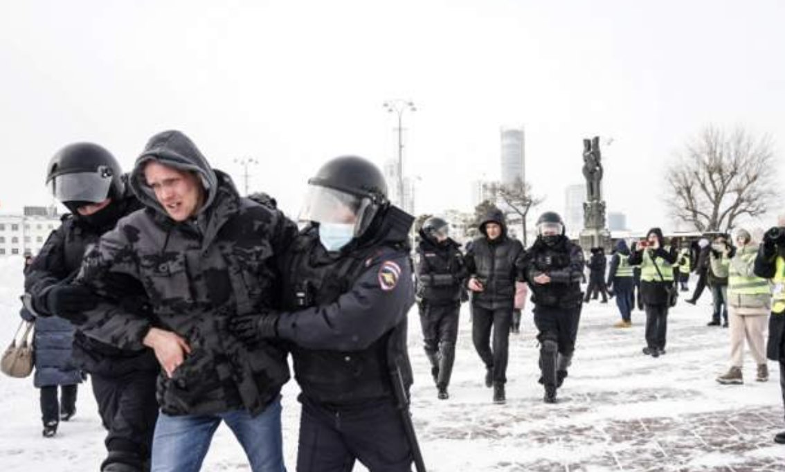 Rusya'da savaş karşıtı eylemde 1 günde 5 bin kişi gözaltına alındı