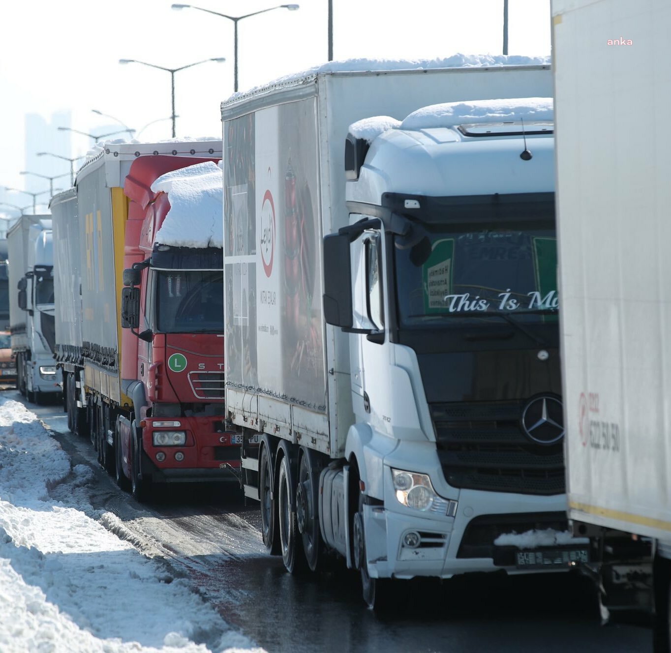 Vali Yerlikaya: TIR ve kamyonların İstanbul'a girişine kontrollü olarak izin veriliyor