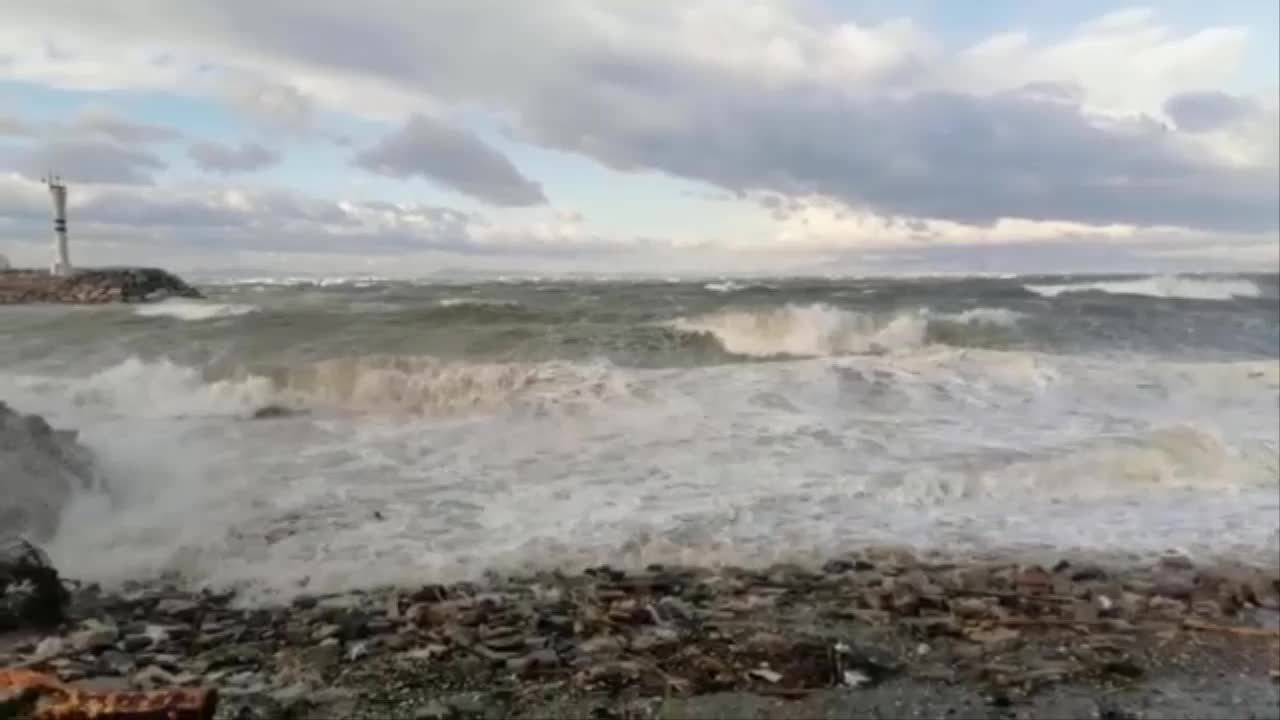 VİDEO | İzmir doğayla savaşıyor: Şimdi de şiddetli fırtına