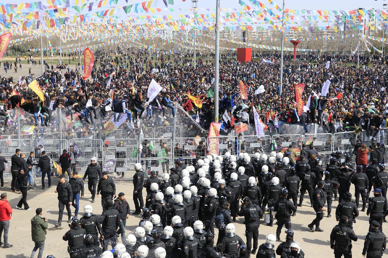 Diyarbakır'daki Newroz etkinliklerinde gözaltına alınan 333 kişiden 266'sı serbest