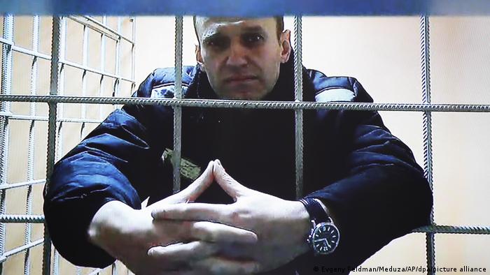 Rus muhalif Navalni'ye dokuz yıl hapis cezası