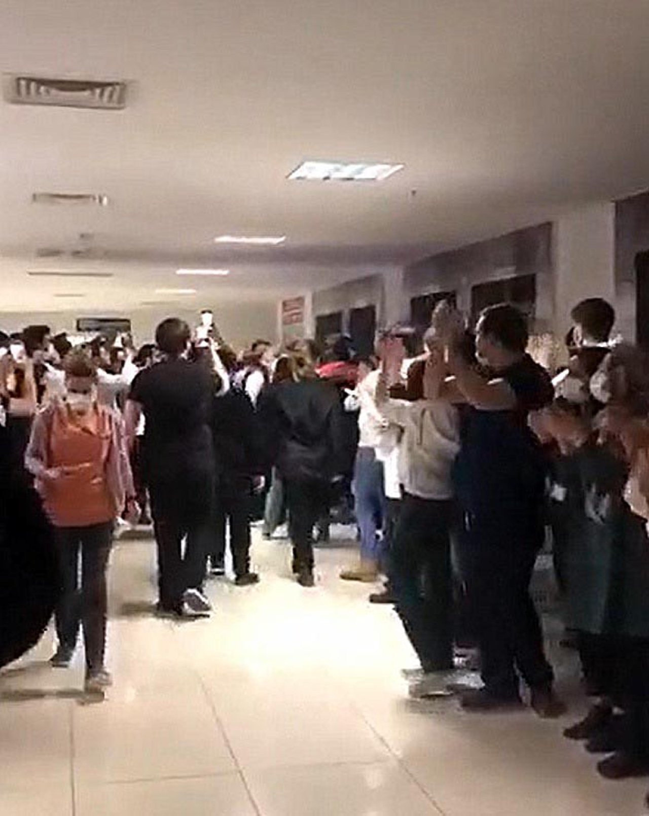 "Şiddet" tartışması: Muğla'da uzman çavuşu alkışlarla protesto eden 25 kişi ifade verecek