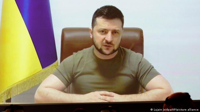 Zelenskiy Batı'dan ağır silahlar istedi