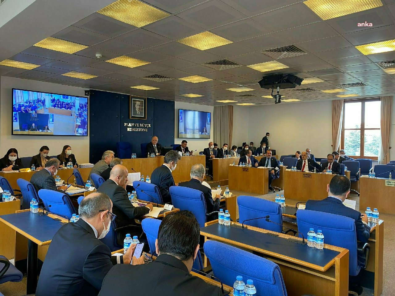 Finans şirketlerinin  şöhretini koruyup, haber yapanlara hapis öngören madde torba yasadan çıkarıldı