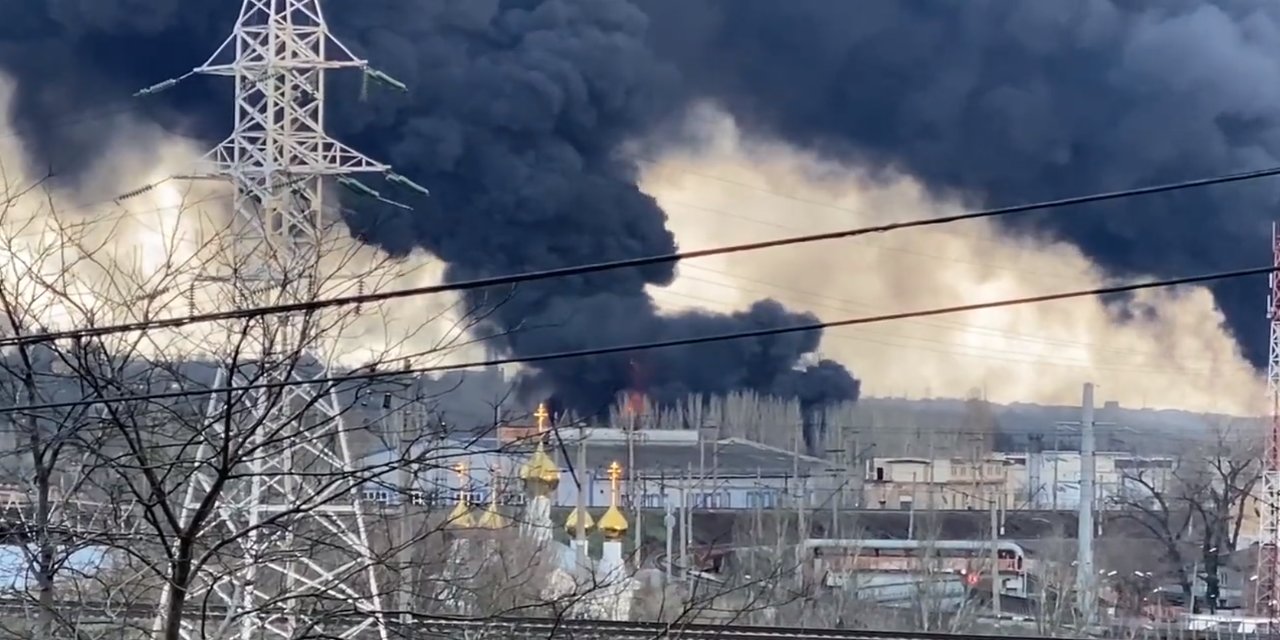 Rusya Odessa'da petrol rafinerisini ve yakıt depolarını vurdu