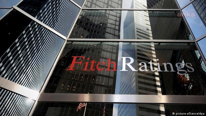 Fitch, Türkiye’nin kredi notunu negatiften durağana çevirdi