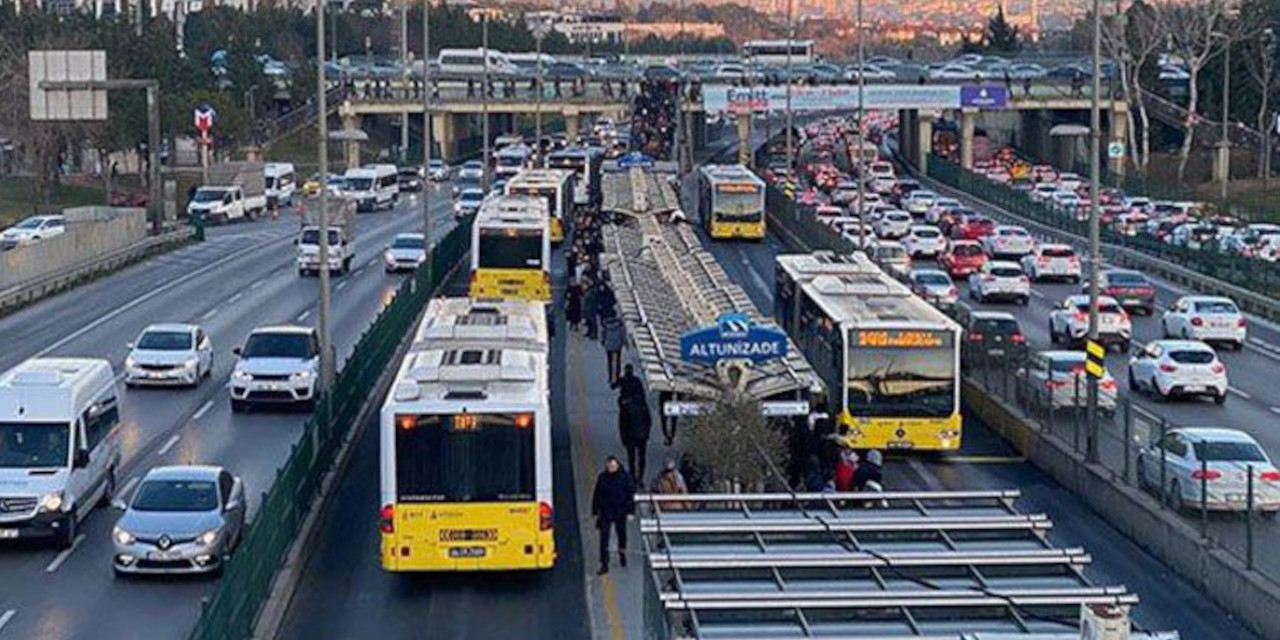 AKP'li Göksu duyurdu: Öğrenci akbilindeki yüzde 40'lık zammın geri çekilmesi gündemde