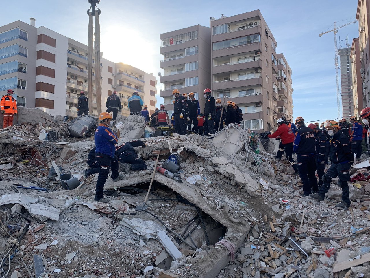 İzmir depreminde 37 kişinin yaşamını yitirdiği Rıza  Bey apartmanı yeşil alan olacak