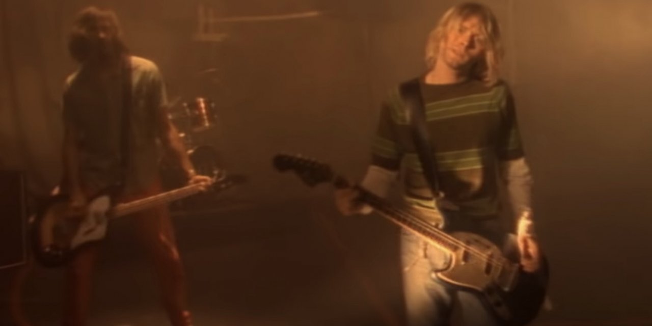 Kurt Cobain'in Smells Like Teen Spirit'in videosunda çaldığı gitar satılacak