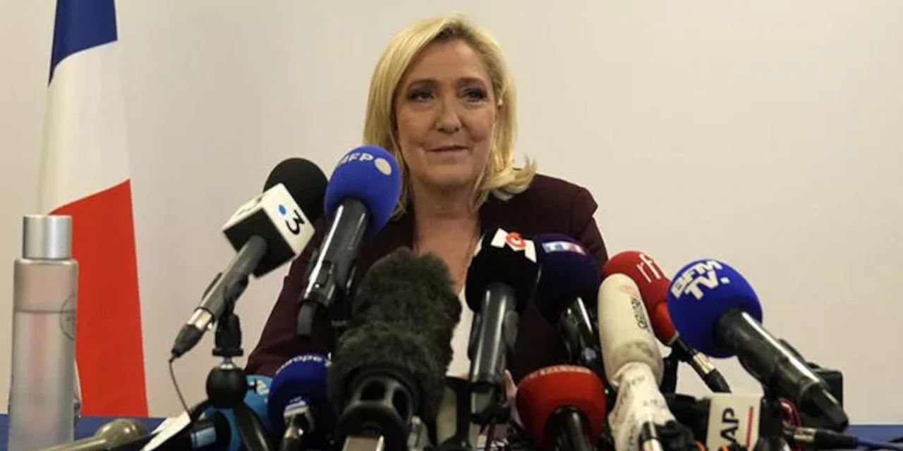 Le Pen: Başörtüsü yasağı için yasa tasarısı hazırladık