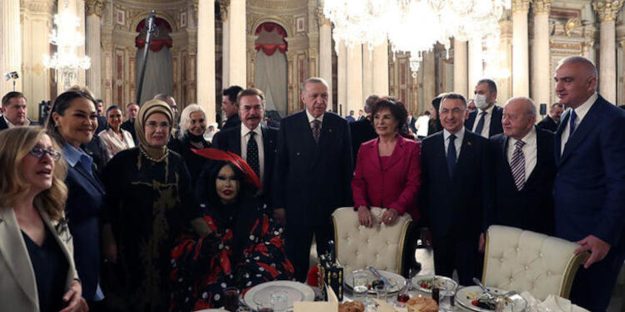Cumhurbaşkanı Erdoğan iftarda sanatçılarla buluştu