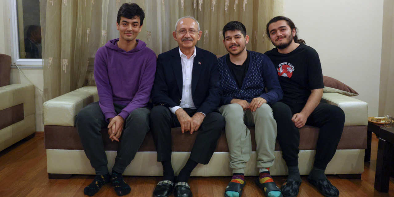 Kılıçdaroğlu öğrenci evine konuk oldu: Ne olacak bu Boğaziçi'nin hali?