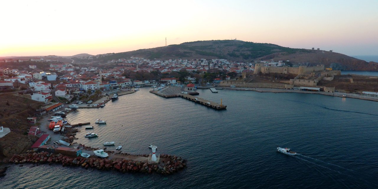 Bozcaada’ya bazı feribot seferleri iptal edildi