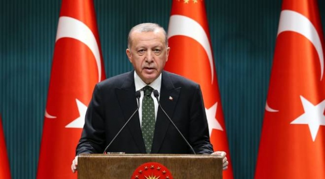 Hürriyet yazarı Selvi: "AK Parti'yi Erdoğan'ın elinden almak için tuzak kuruluyor"