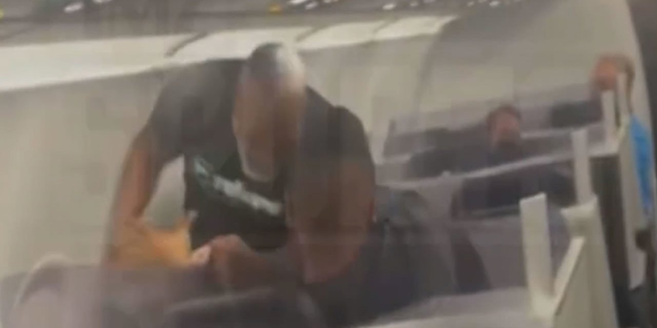 Mike Tyson'ın uçakta bir hayranını yumrukladığı görüntüler viral oldu