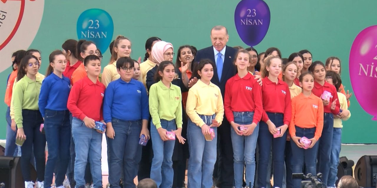 Erdoğan çocuklara böyle seslendi: Yetki sahibi olunca sakın kirlenmeyin