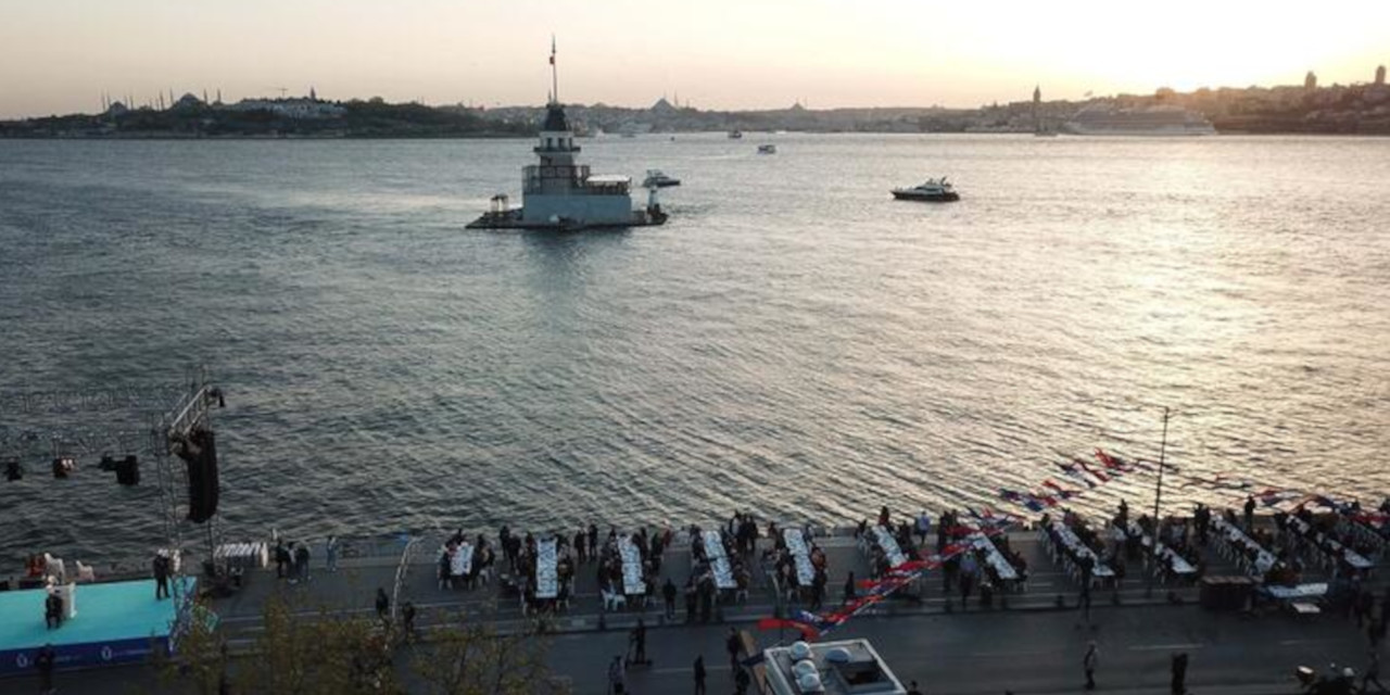 Üsküdar'da 2 kilometrelik iftar sofrası