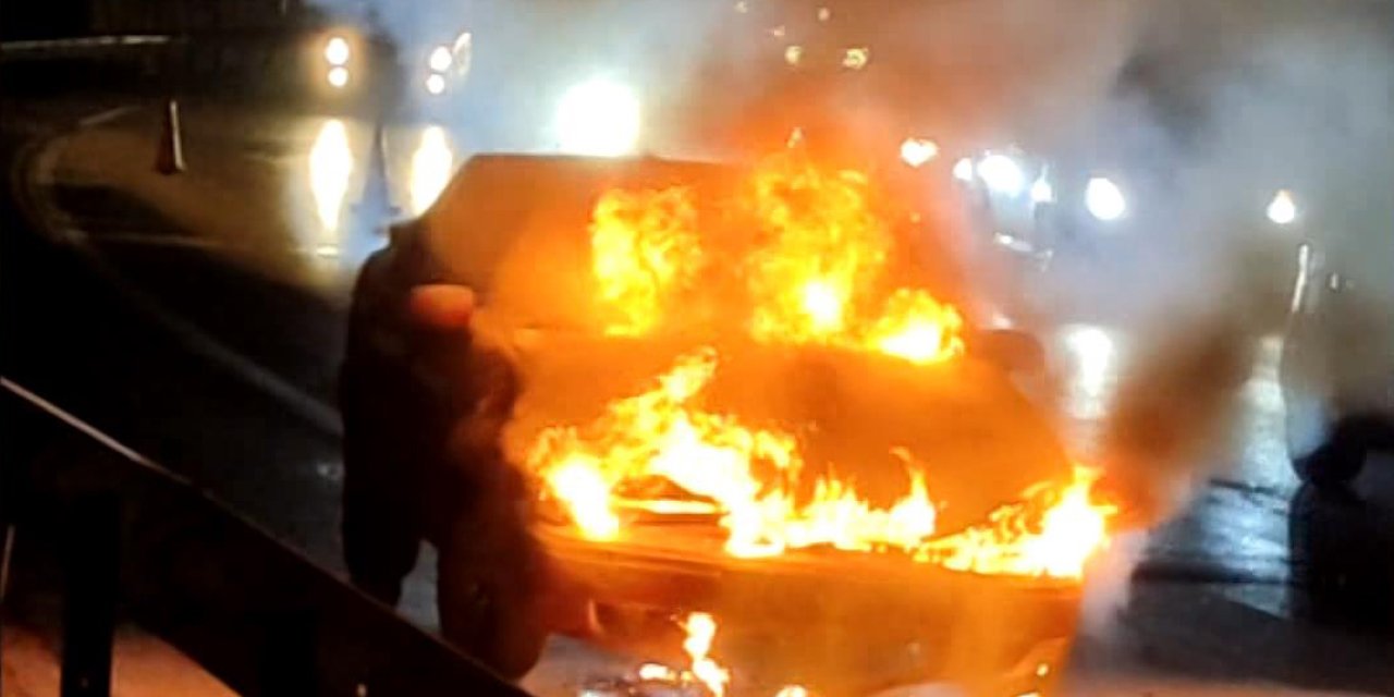 İçinde 3'ü bebek 8 kişi olan araba, seyir halindeyken alev alev yandı