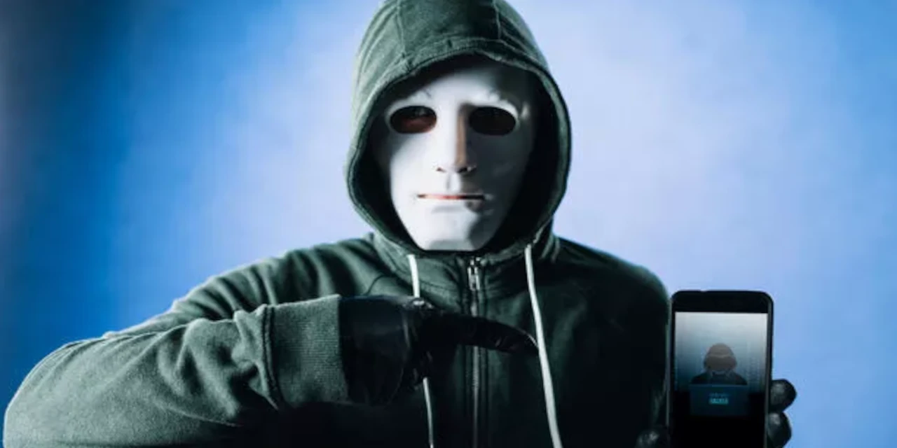 Gazetecilere şantaj yapan 'hacker' Whatsapp grubuna dayısını da ekledi