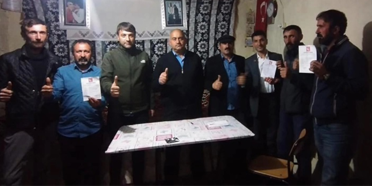 AKP'de toplu istifa: 50 kişi başka partiye geçti