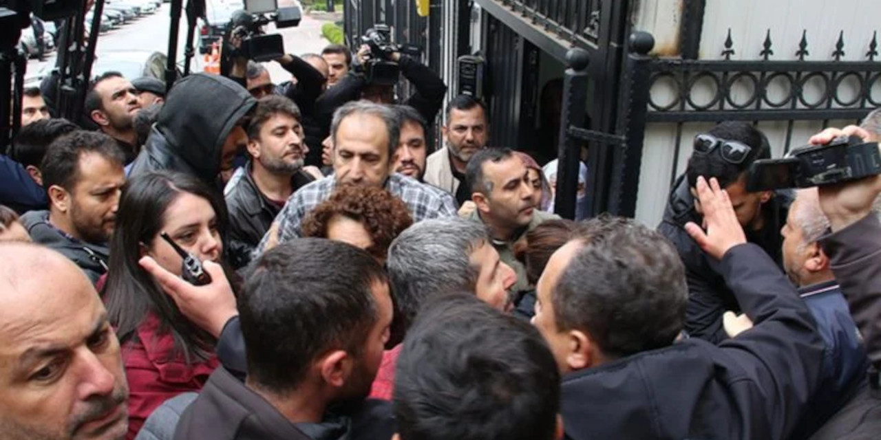 HDP'li Gergerlioğlu: Trajikomik bir hadise, polisler kapıdaki çelenki bekliyor