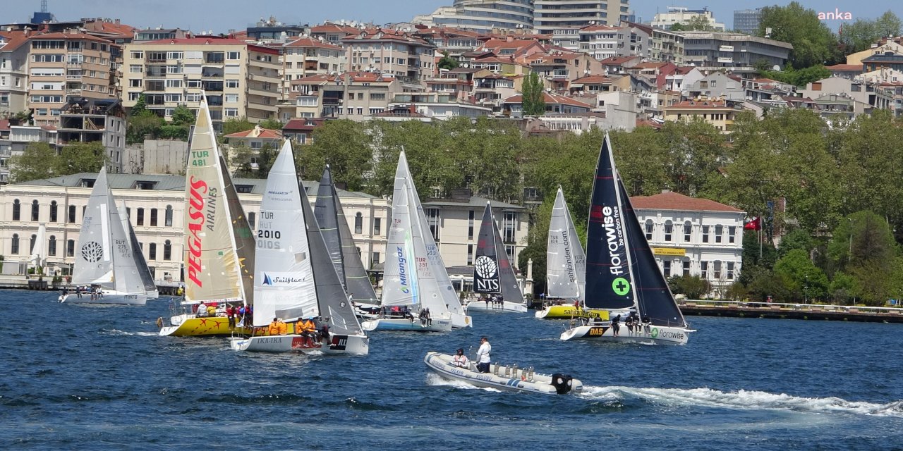 İstanbul Boğazı'nda yarış: 50'yi aşkın yelken start aldı