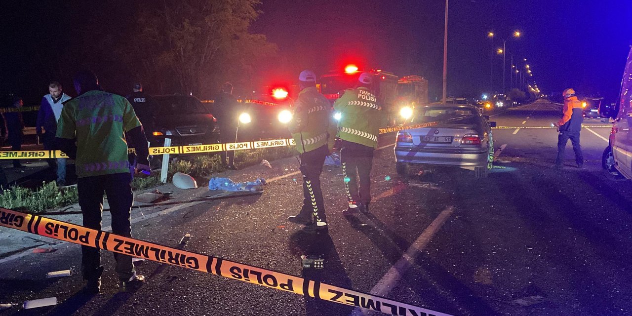 Kütahya’da iki otomobil kavşakta çarpıştı; 1 ölü, 3 yaralı