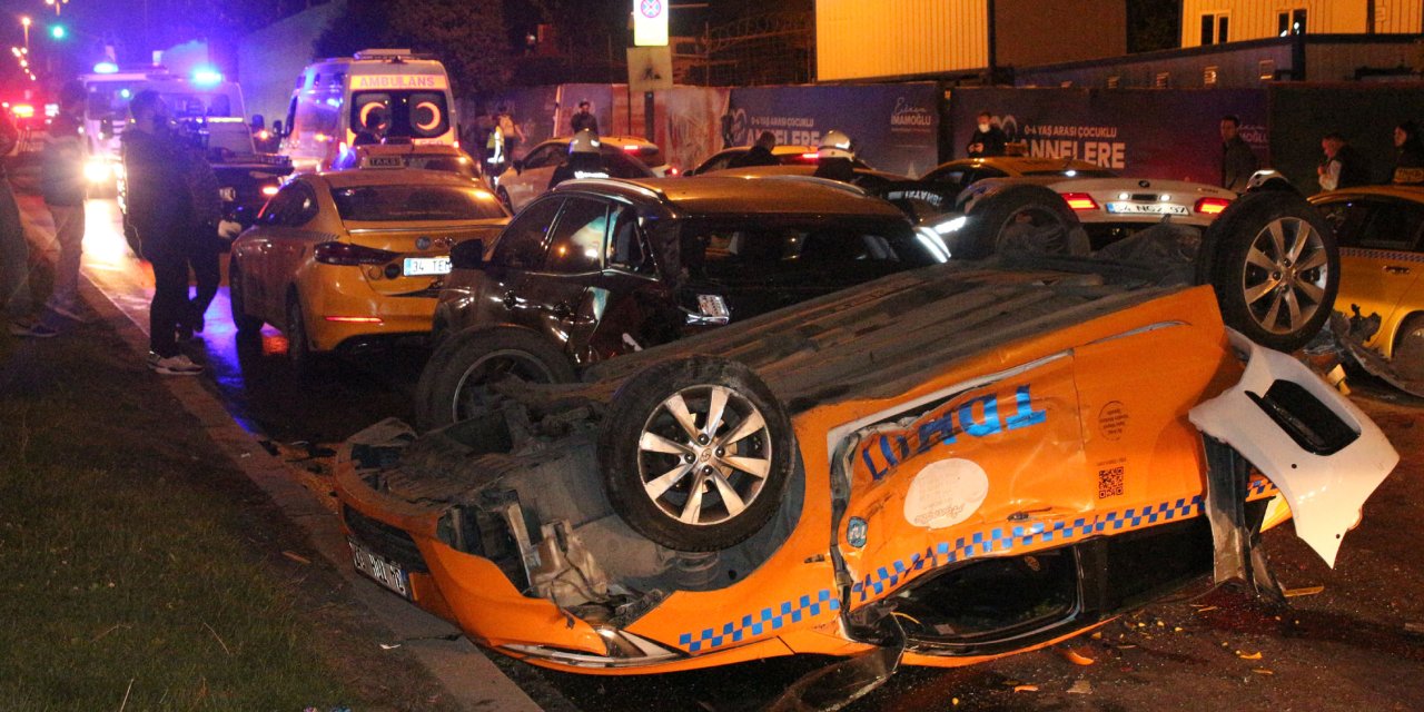 İstanbul'da zincirleme kaza: Bir kişi hayatını kaybetti