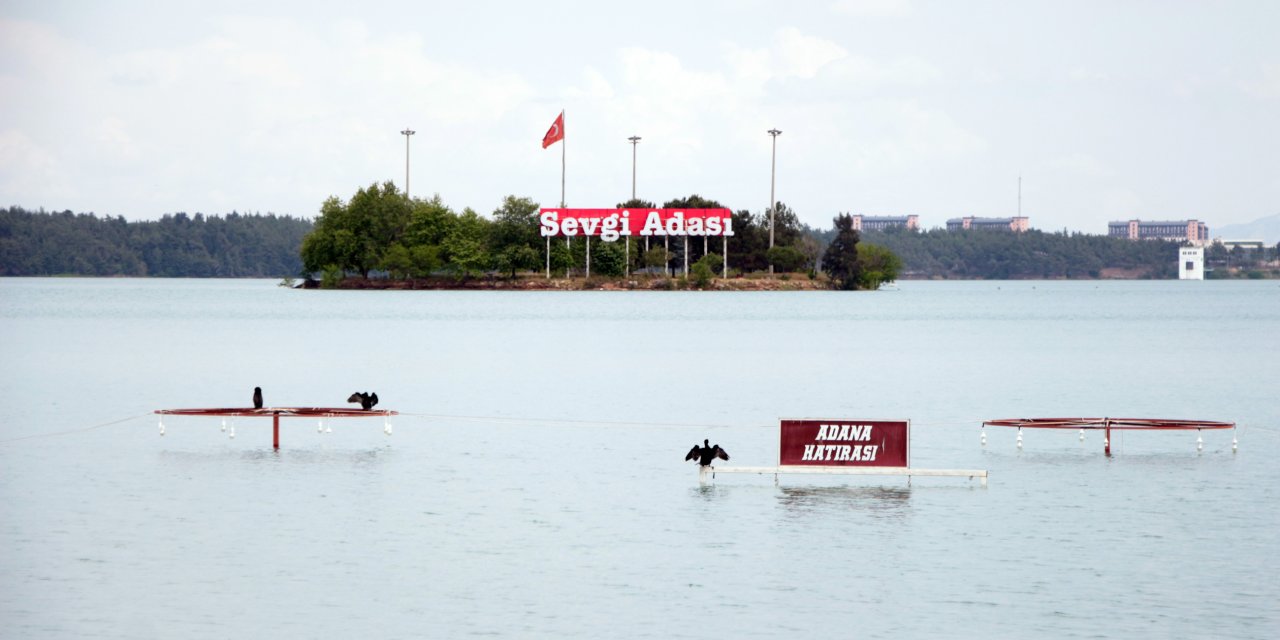Baraj gölünün seviyesi yükseldi, kafeler suya gömüldü