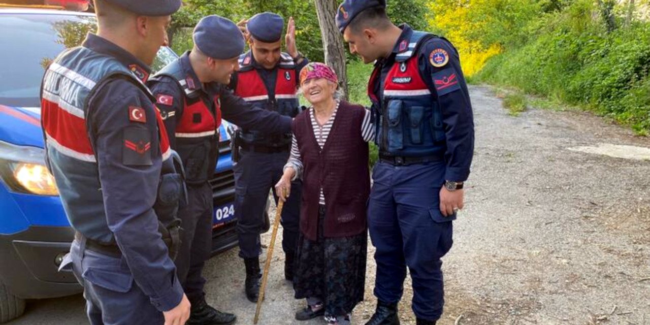 86 yaşındaki kadın kaybolduktan 20 saat sonra bir ağaç dibinde bulundu