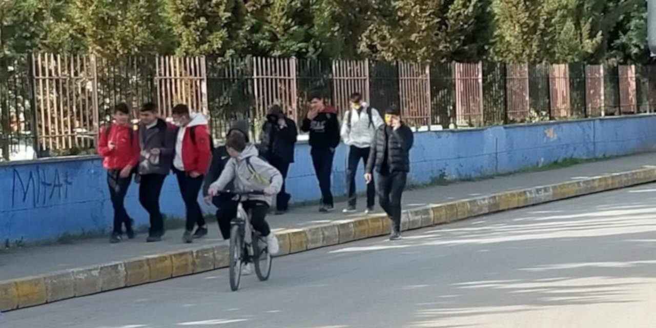 İki liseli 'Cumhurbaşkanına hakaret' iddiasıyla okullarından gözaltına alındı