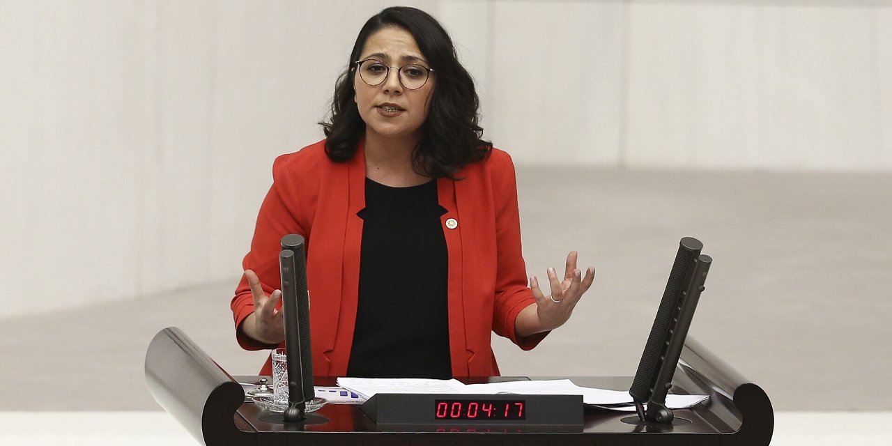 Kadıgil'den İnek Bayramı soruşturmasına tepki: Kravatlı mollaların ‘hassasiyetleri’ bir türlü bitmiyor